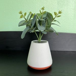 Small fake desk plant.